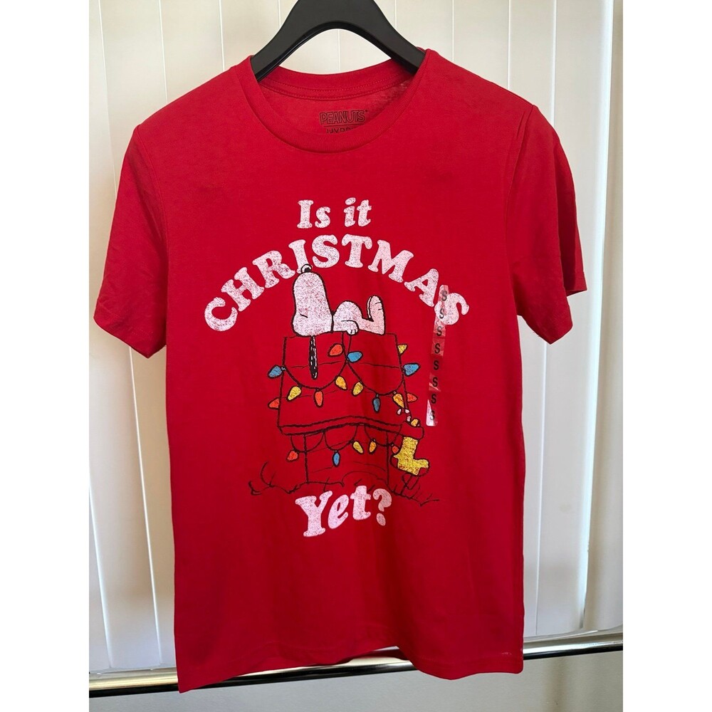 NWOT Peanuts Hybrid Apparel Snoopy “Is It Christmas Yet? T-Shirt Size Small